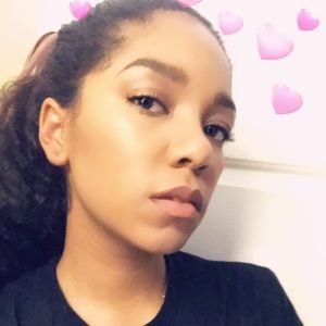Meet your Posher, Lia